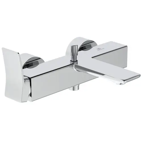 Chromene Badearmatur von Ideal Standard mit einer einteiligen Bauform und zwei Griffflächen zur Wassersteuerung. Minimalistisches Design für Badezimmer.